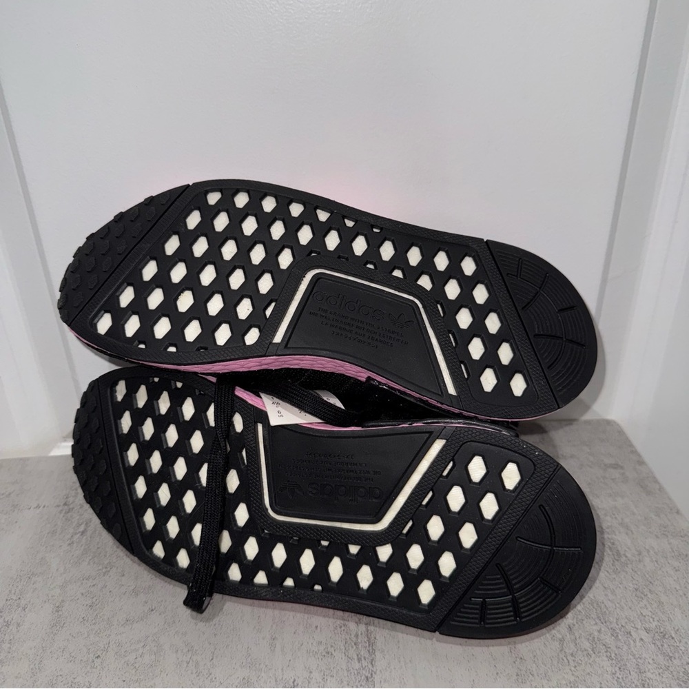 Adidas NMD_R1 Womens 6 Black/Pink - Picture 5 of 7